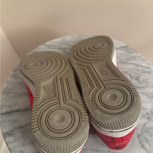 Nike Air Force 1 Low University Red Grey Sneakers Size 5 Youth AF1 DJ4617-600 - Picture 6 of 7